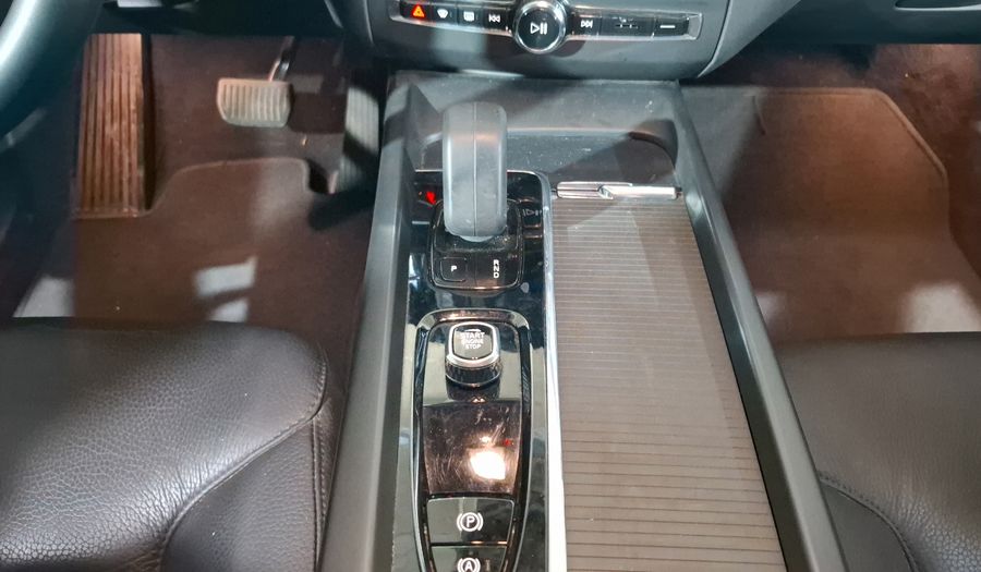 Volvo Xc60 2.0 B5 MHEV MOMENTUM AUTO AWD Suv 2022