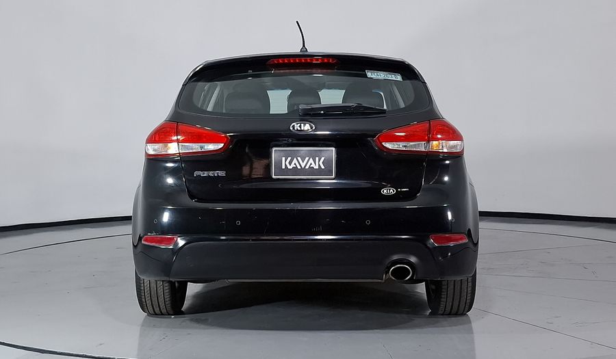 Kia Forte 2.0 EX MT Hatchback 2017