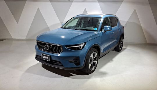 Volvo • XC40