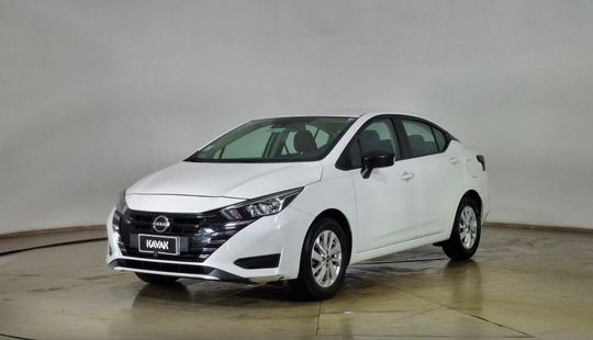 Nissan • Versa