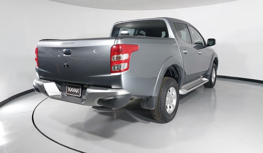 Mitsubishi L200 2.4 GASOLINA GLS DOBLE CABINA 4X2 Pickup 2018