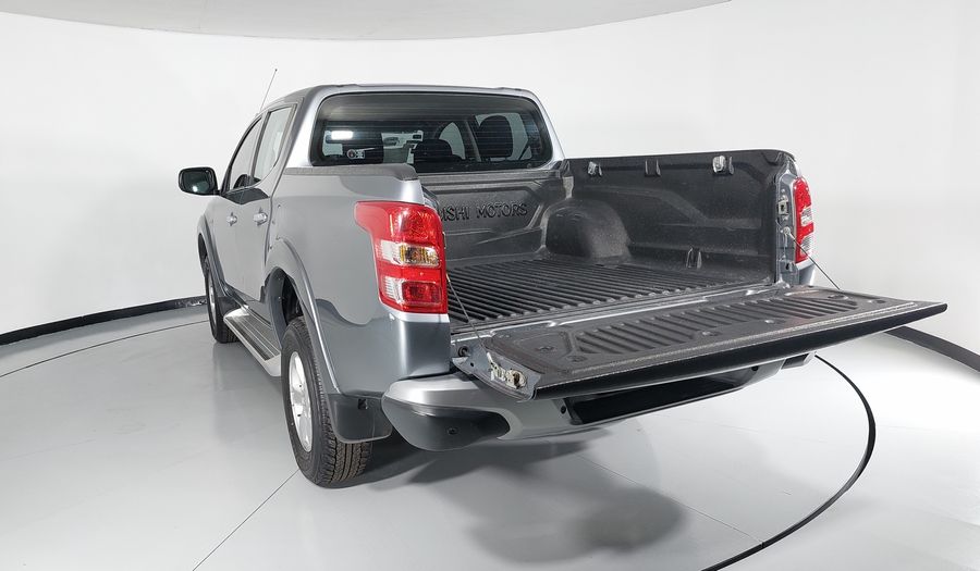 Mitsubishi L200 2.4 GASOLINA GLS DOBLE CABINA 4X2 Pickup 2018