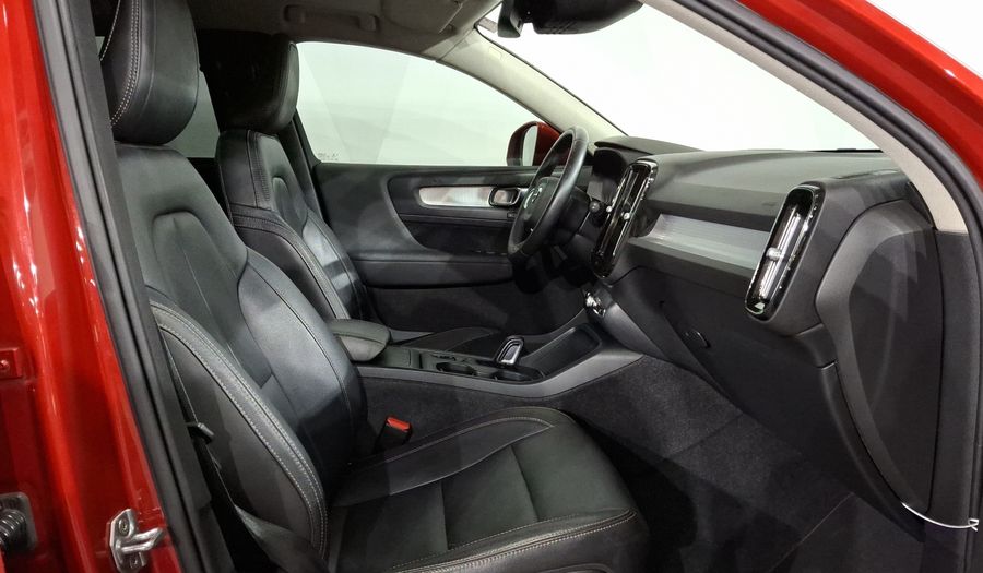 Volvo Xc40 2.0 T4 MOMENTUM AUTO Suv 2021