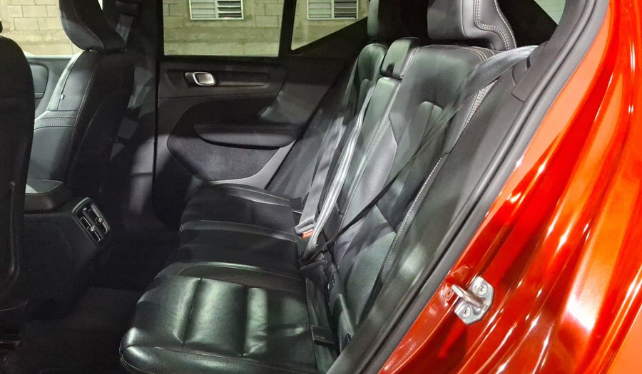 Volvo Xc40 2.0 T4 MOMENTUM AUTO Suv 2021