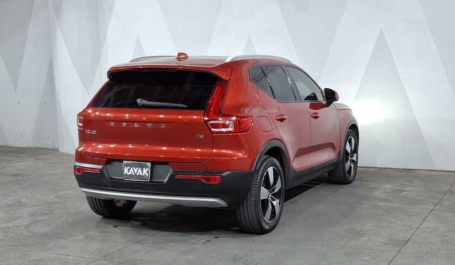 Volvo Xc40 2.0 T4 MOMENTUM AUTO Suv 2021