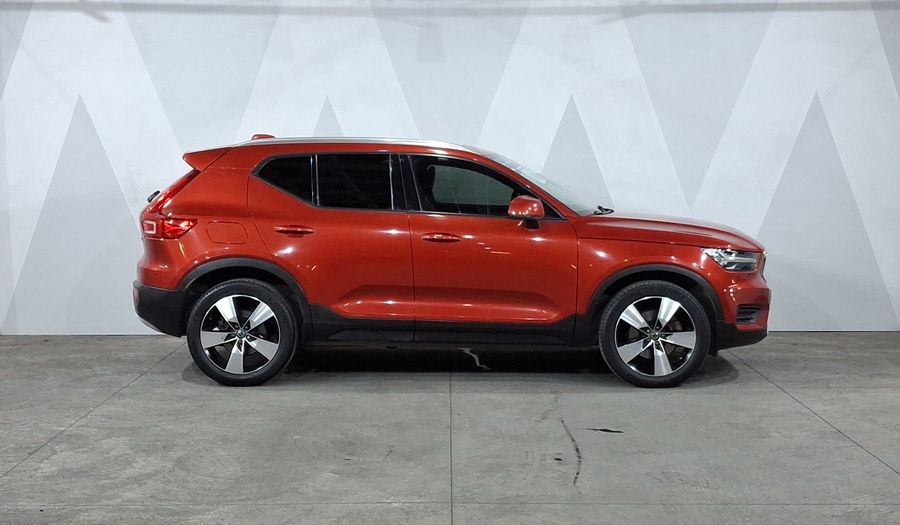 Volvo Xc40 2.0 T4 MOMENTUM AUTO Suv 2021