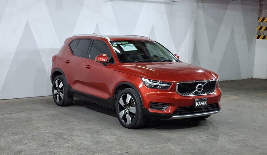 Volvo Xc40 2.0 T4 MOMENTUM AUTO Suv 2021