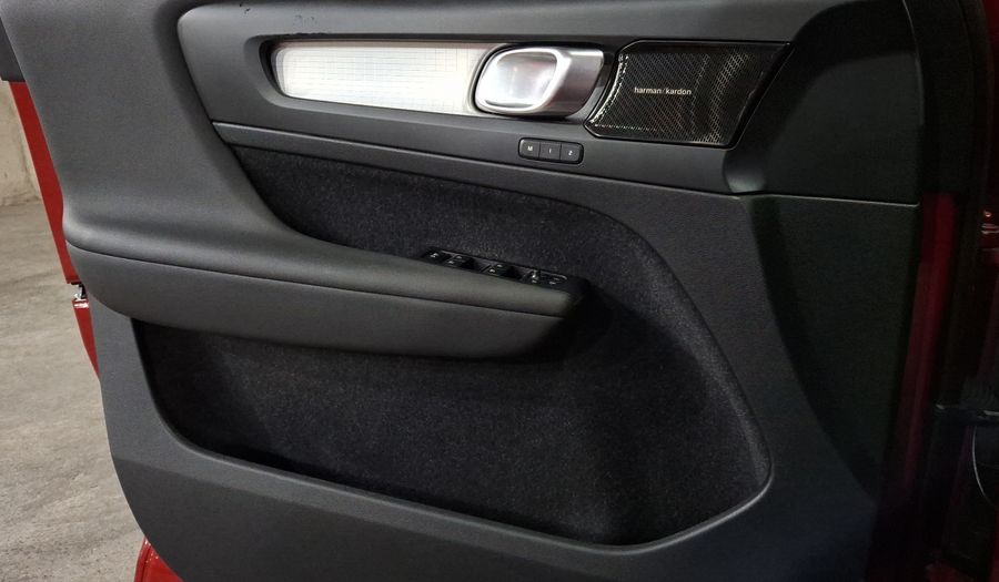 Volvo Xc40 2.0 T4 MOMENTUM AUTO Suv 2021