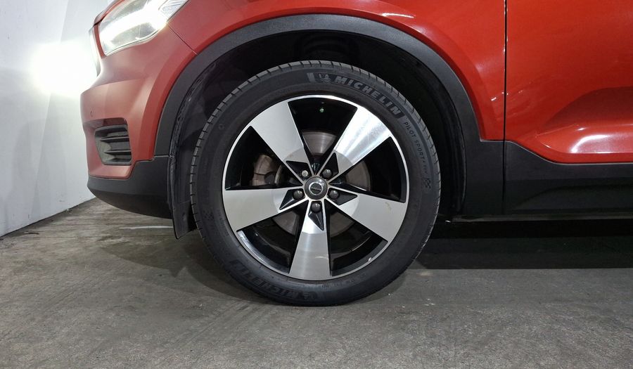Volvo Xc40 2.0 T4 MOMENTUM AUTO Suv 2021