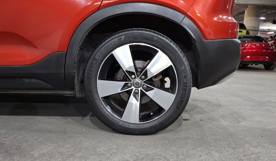 Volvo Xc40 2.0 T4 MOMENTUM AUTO Suv 2021