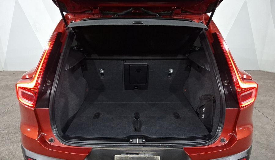 Volvo Xc40 2.0 T4 MOMENTUM AUTO Suv 2021