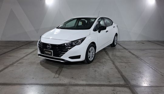Nissan • Versa
