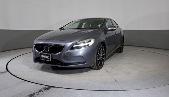 Volvo • V40