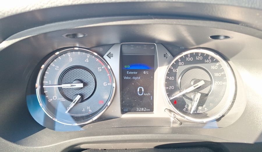 Toyota Hilux 2.4D SR Pickup 2023