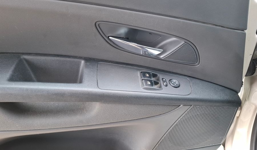Fiat Punto 1.6 16V ESSENCE 5P Hatchback 2012