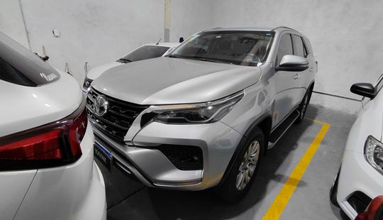 Toyota • SW4