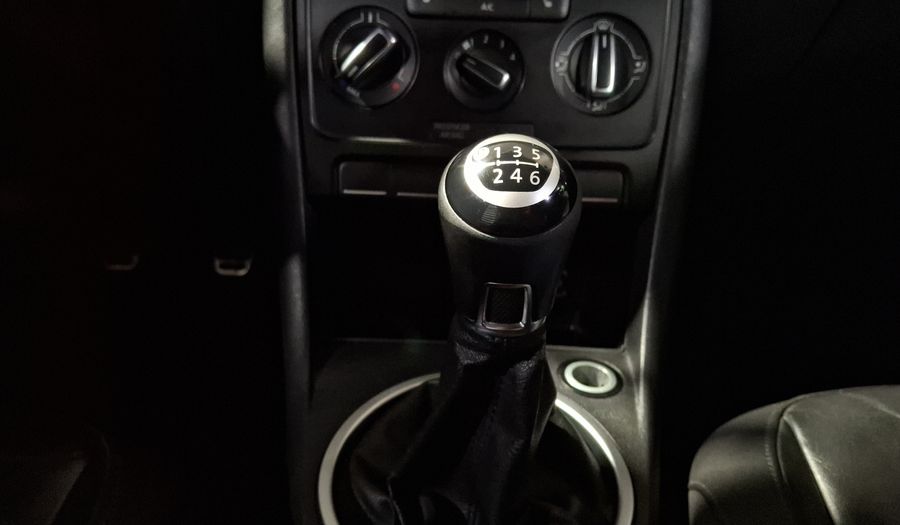 Volkswagen Beetle 2.0 TURBO MT Hatchback 2014