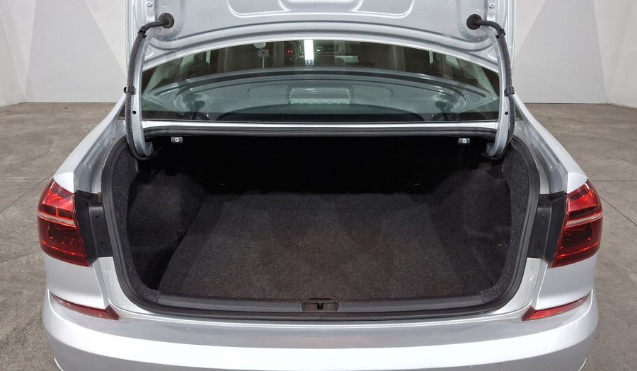 Volkswagen Passat 2.5 COMFORTLINE AUTO Sedan 2018