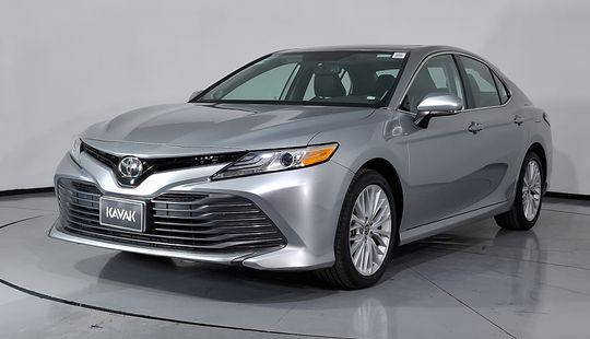 Toyota • Camry