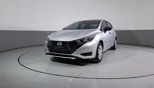 Nissan • Versa