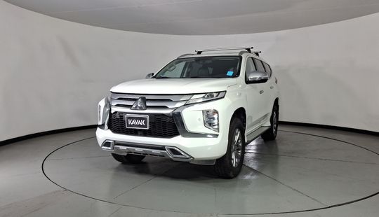 Mitsubishi • Montero