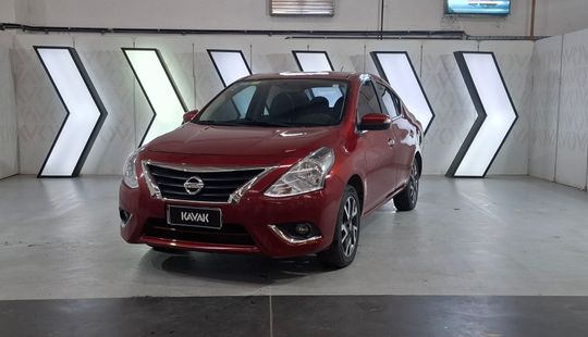 Nissan • Versa