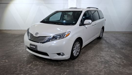 Toyota • Sienna