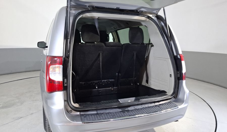 Chrysler Town & Country 3.6 LI Minivan 2016