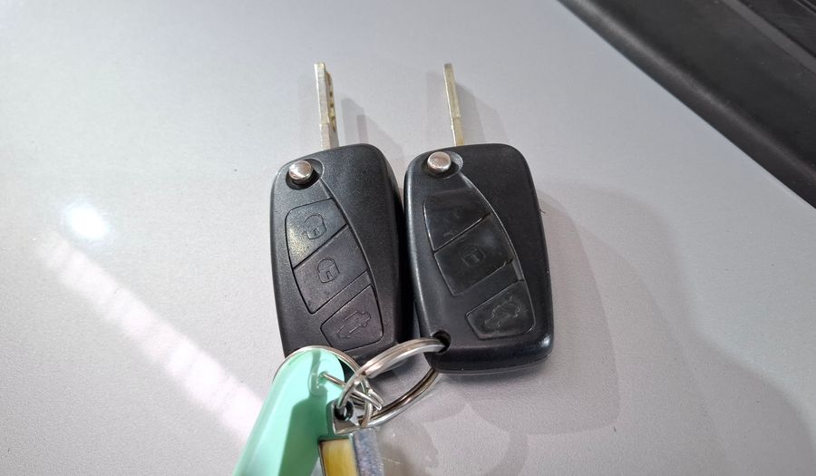 Fiat Idea 1.6 16V ESSENCE Minivan 2011