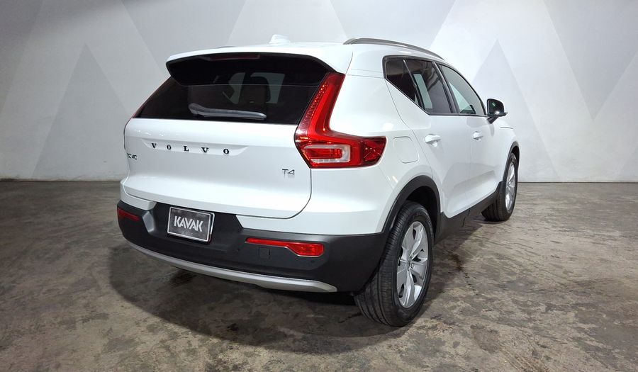 Volvo Xc40 2.0 T4 MOMENTUM AUTO Suv 2020