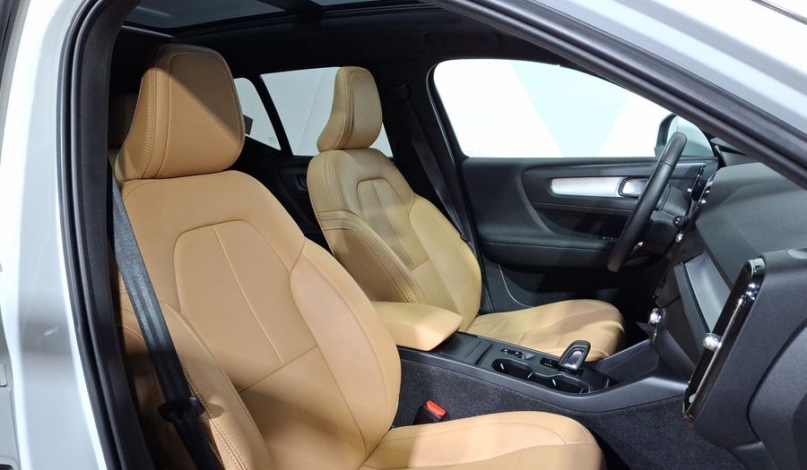 Volvo Xc40 2.0 T4 MOMENTUM AUTO Suv 2020