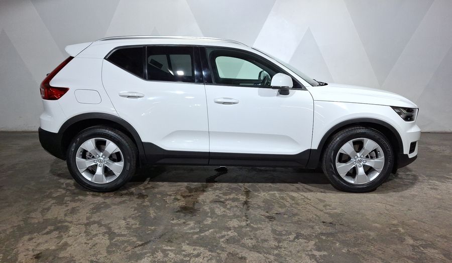 Volvo Xc40 2.0 T4 MOMENTUM AUTO Suv 2020