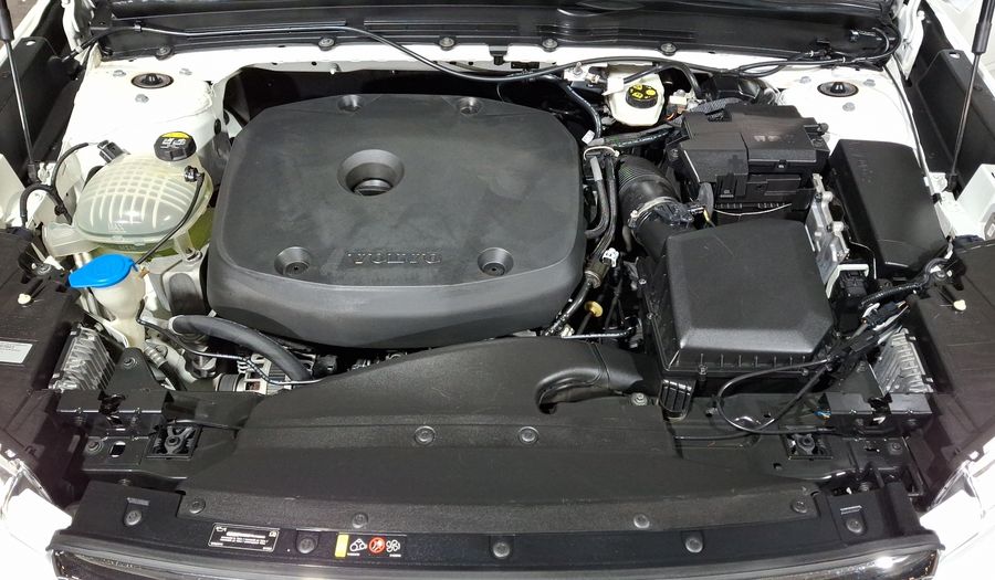 Volvo Xc40 2.0 T4 MOMENTUM AUTO Suv 2020