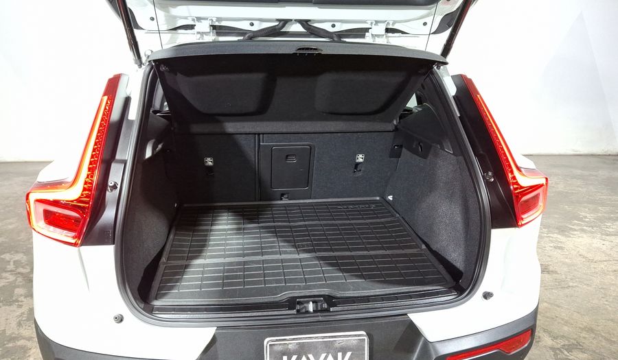 Volvo Xc40 2.0 T4 MOMENTUM AUTO Suv 2020