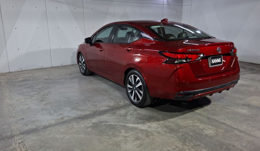 Nissan Versa 1.6 PLATINUM CVT Sedan 2021