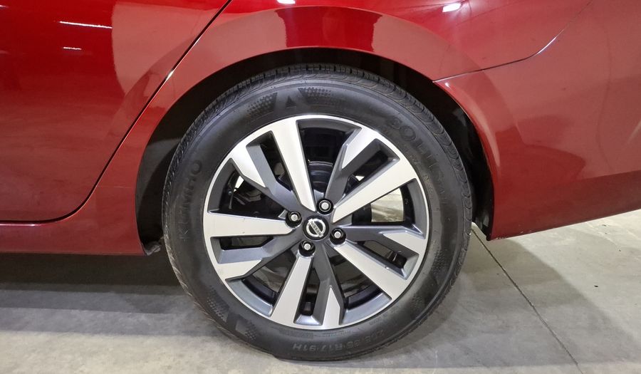 Nissan Versa 1.6 PLATINUM CVT Sedan 2021