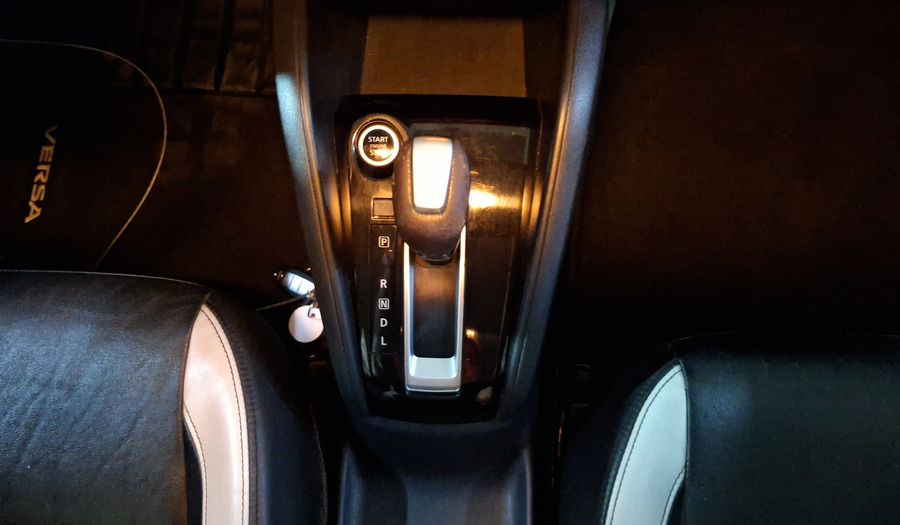 Nissan Versa 1.6 PLATINUM CVT Sedan 2021