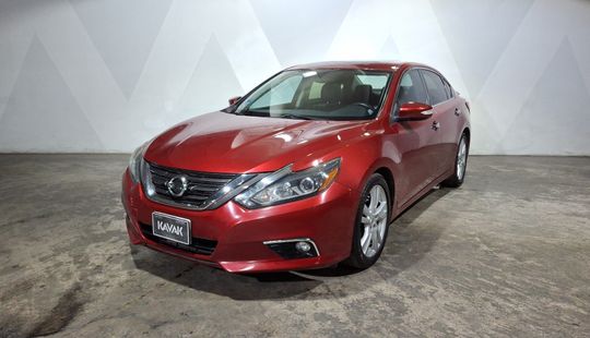Nissan • Altima
