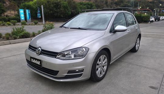 Volkswagen • Golf