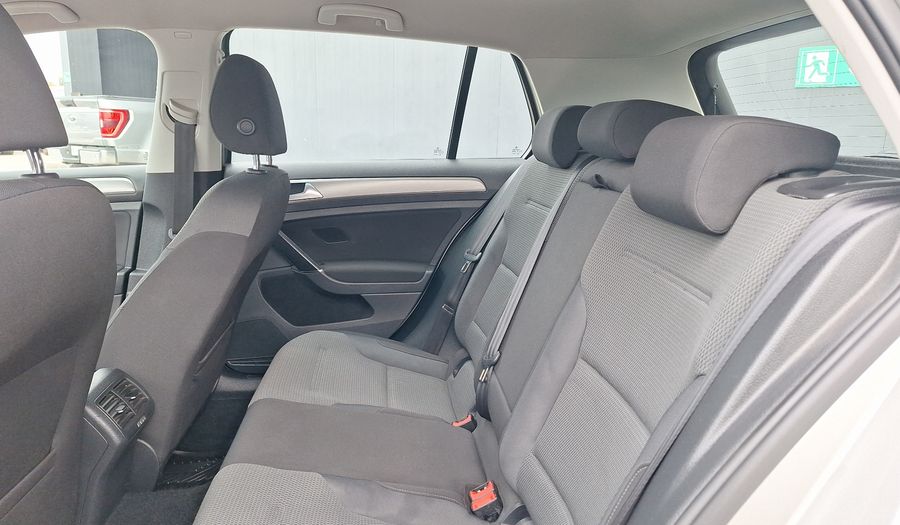 Volkswagen Golf 1.6 MSI AUTO Hatchback 2015