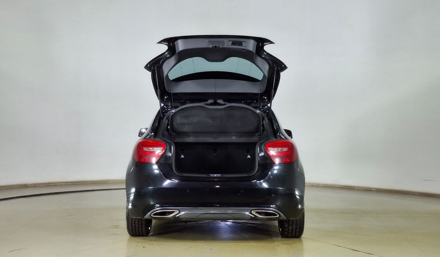 Mercedes Benz Clase A 1.3 200 AMG LINE Hatchback 2018