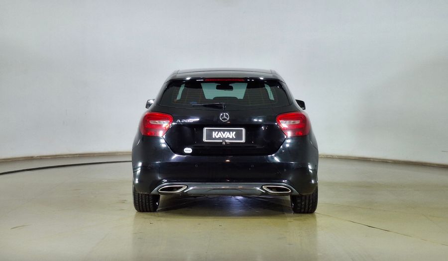 Mercedes Benz Clase A 1.3 200 AMG LINE Hatchback 2018