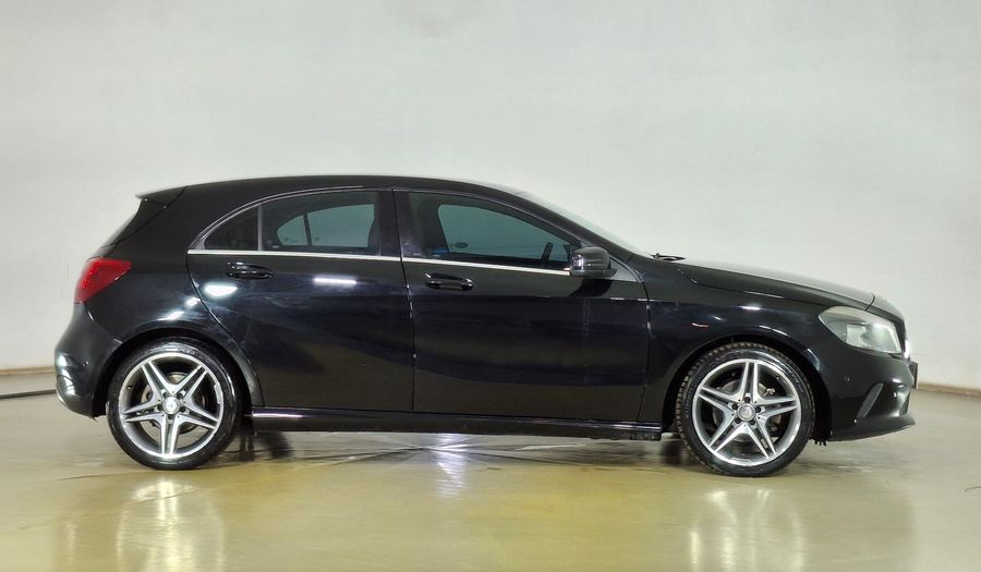 Mercedes Benz Clase A 1.3 200 AMG LINE Hatchback 2018