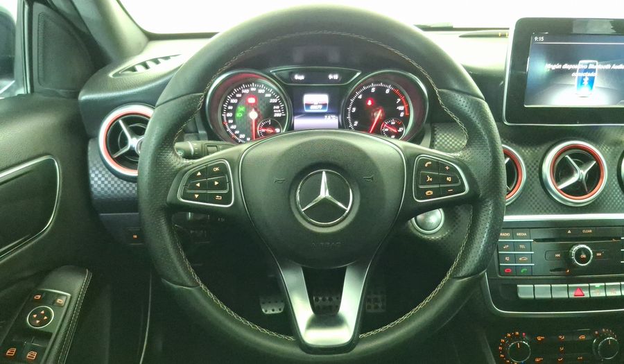 Mercedes Benz Clase A 1.3 200 AMG LINE Hatchback 2018
