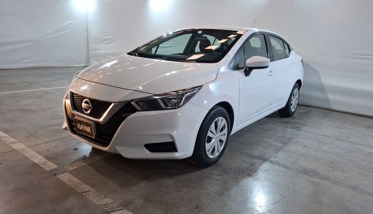 Nissan • Versa