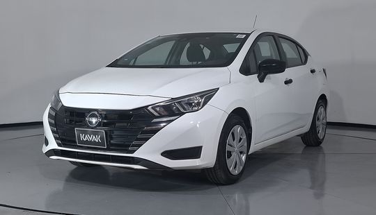 Nissan • Versa