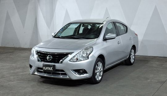 Nissan • Versa