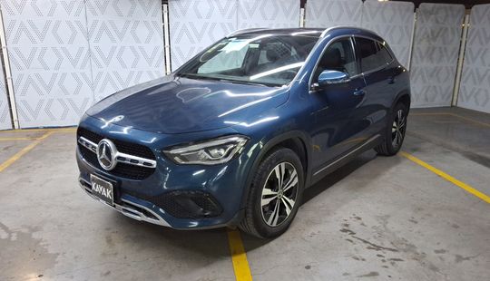 Mercedes Benz • Clase GLA