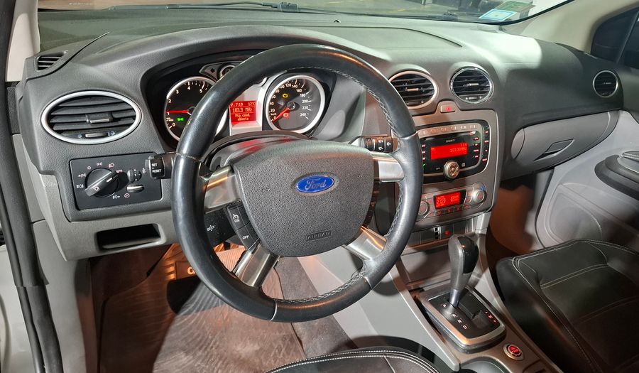 Ford Focus Ii 2.0 GHIA AUTO Sedan 2010