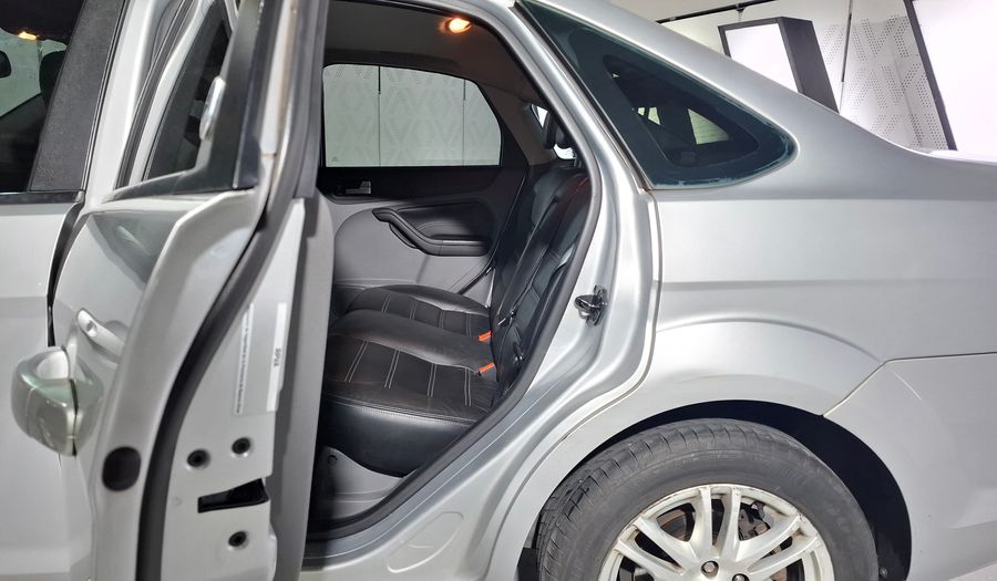 Ford Focus Ii 2.0 GHIA AUTO Sedan 2010